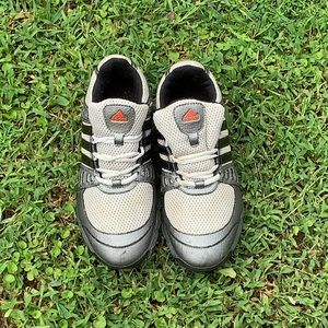 Gray, cream men’s sport shoe